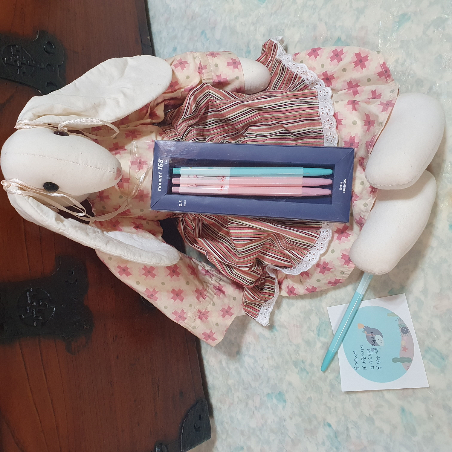 귀여운 캐릭터 볼펜 나눔 받았습니다.